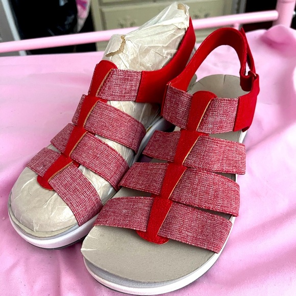 CLOULDSTEPPERS BY CLARKS WOMEN'S RED AND PINK SANDALS - Picture 2 of 5